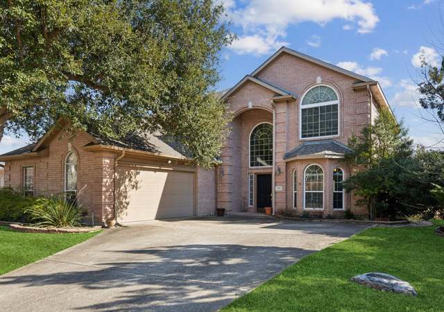 Property at 310 Fairway Meadows Dr, Garland, TX 75044, 5 beds, 3.5 baths