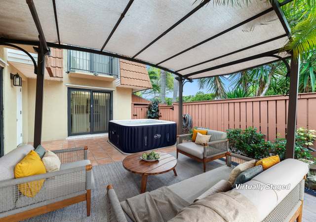 Property at 2971 N Waterford Dr, Deerfield Beach, FL 33442, 2 beds, 2.5 baths