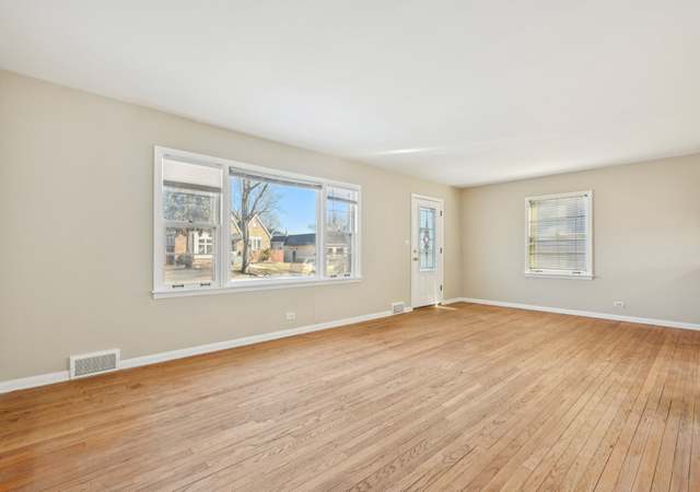 Photo of 1431 E Algonquin Rd, Des Plaines, IL 60016