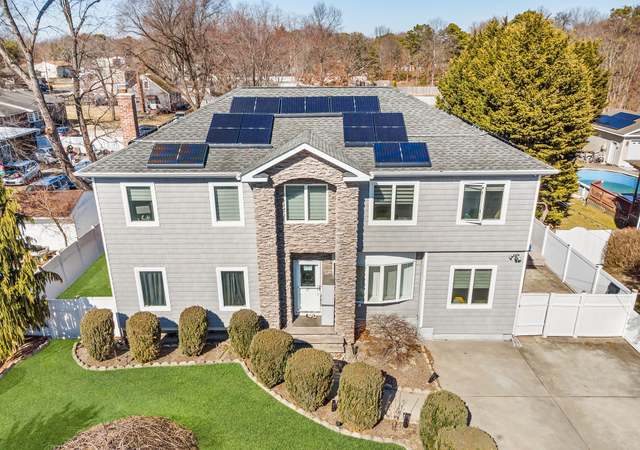 Property at 47 E Belmont St, Bay Shore, NY 11706, 6 beds, 3 baths
