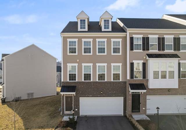 Property at 106 Sweetwater Dr, Moon/crescent Twp, PA 15108, 3 beds, 2.5 baths