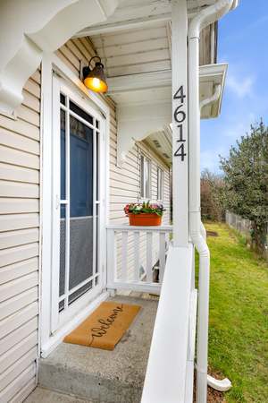 Photo of 4614 S Warsaw St, Seattle, WA 98118