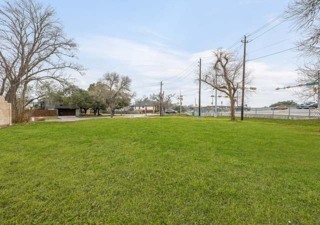 Property at 3201 Drummond St, Houston, TX 77025