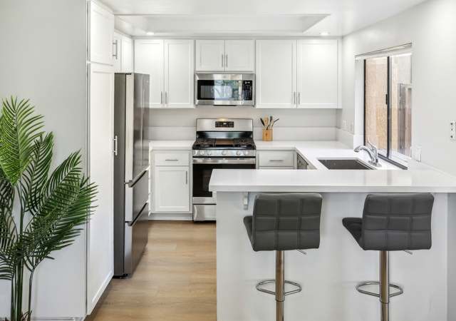 Photo of 7851 Southlake Dr #6, Huntington Beach, CA 92647