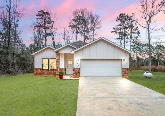 Property at 14855 Pine Dr, Conroe, TX 77302, 3 beds, 2.5 baths