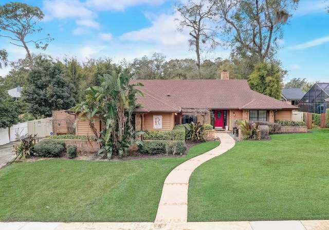 Property at 2227 Palm Vista Dr, Apopka, FL 32712, 4 beds, 2.5 baths
