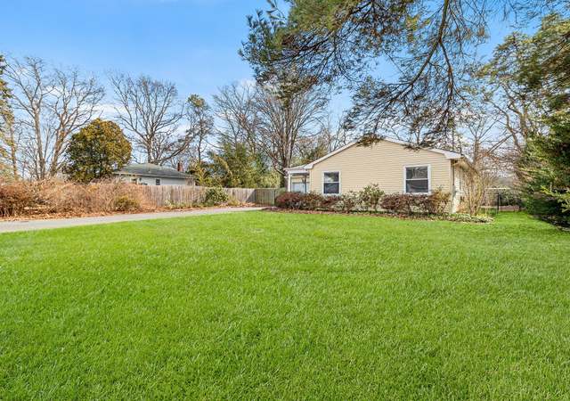 Photo of 50 Ranch Dr, Shirley, NY 11967