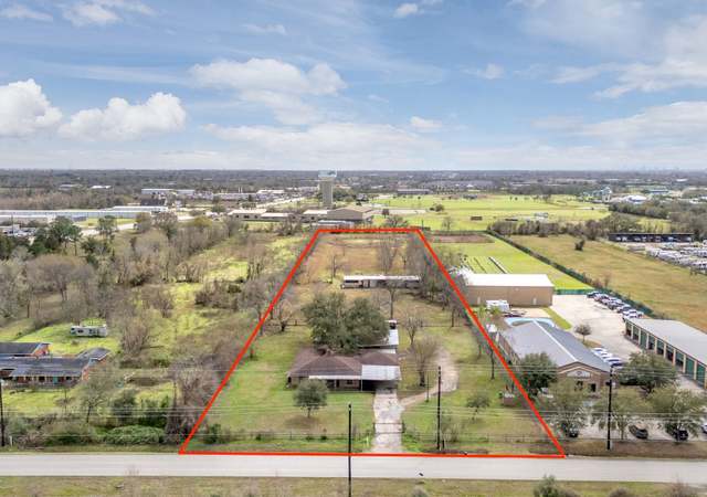 Property at 203 W Archer Rd, Baytown, TX 77521, 5 beds, 3 baths