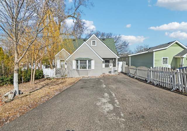 Property at 404 Parkview Ct, Round Lake Park, IL 60073, 4 beds, 2 baths