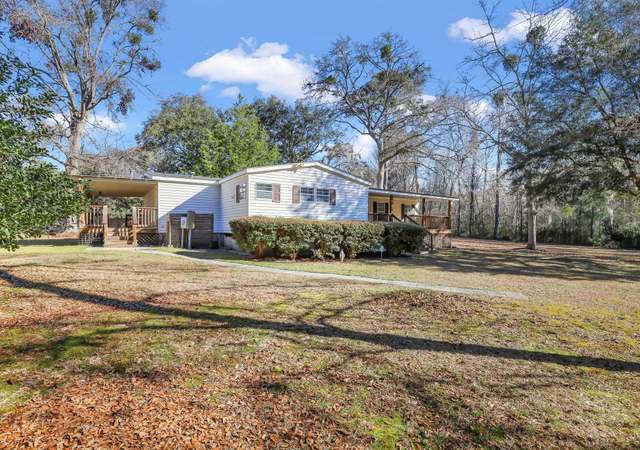Property at 79 Cherokee Farms Rd, Beaufort, SC 29906, 3 beds, 2 baths