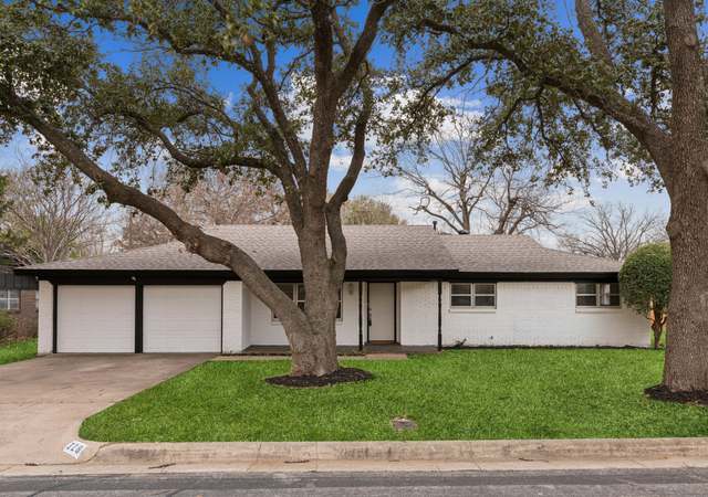 Property at 328 Chateau Dr, Fort Worth, TX 76134, 3 beds, 2 baths