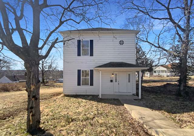 Property at 717 Jefferson St, De Soto, MO 63020, 3 beds, 2.5 baths