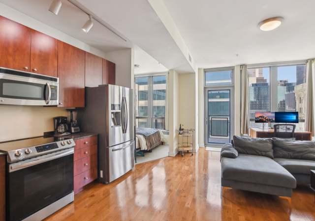 Photo of 565 W Quincy St #1711, Chicago, IL 60661