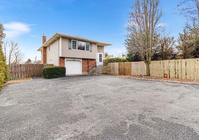 Property at 539 Elwood Rd, East Northport, NY 11731, 4 beds, 2 baths