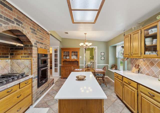 Property at 2249 Bay Shr, Carrollton, TX 75006, 3 beds, 2 baths