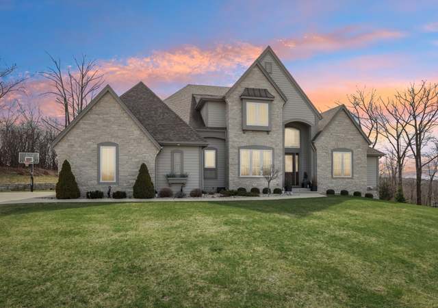 Property at 1260 Lorien Ct, Brookfield, WI 53045, 5 beds, 5.5 baths