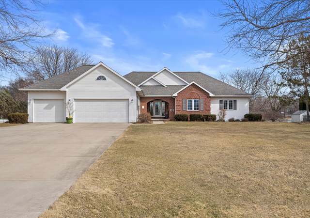 Property at 2800 Lakeview Dr, Suamico, WI 54173, 3 beds, 2 baths