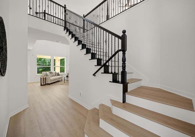 Property at 14309 Broadwinged Hawk Dr, Austin, TX 78738, 5 beds, 3 baths