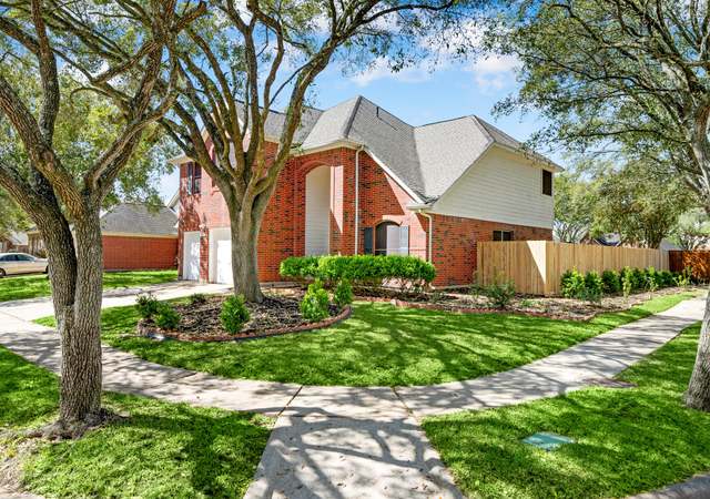 Photo of 102 Lindencrest Ct, Sugar Land, TX 77479