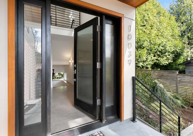 Photo of 10039 Densmore Ave N, Seattle, WA 98133