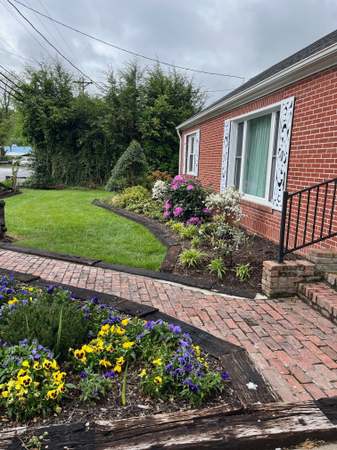 Property at 97 Hemlock Dr, Bakersville, NC 28705, 3 beds, 2 baths