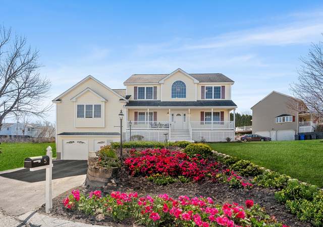 Property at 5 Apple Crest Dr, Methuen, MA 01844, 3 beds, 2.5 baths