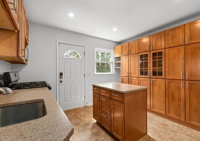 Property at 18 Lake Shore Dr, Parsippany-troy Hills Twp., NJ 07034-3015, 4 beds, 2 baths