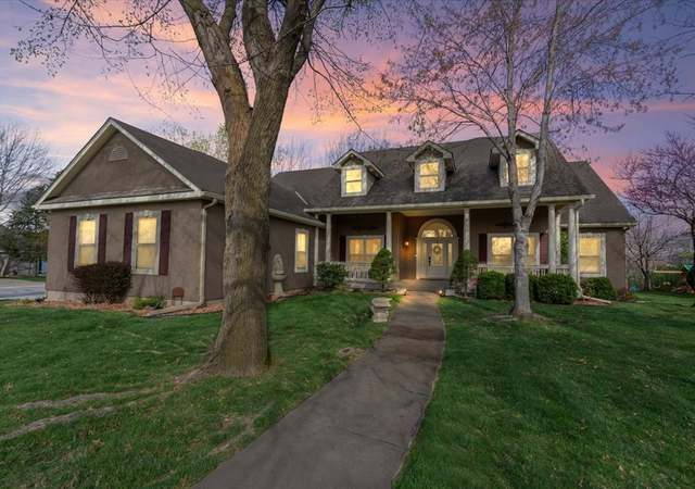 Property at 9708 Walnut Woods Dr, Kansas City, MO 64139, 4 beds, 4 baths