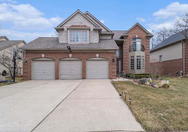 Property at 2005 Roundtree, Rochester Hills, MI 48307, 4 beds, 2.5 baths