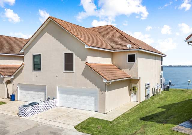 Property at 8 Regency Pt, Conroe, TX 77356, 3 beds, 3 baths