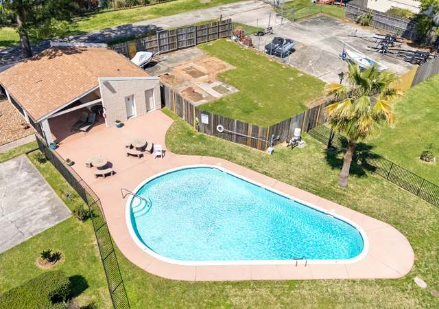 Photo of 8 Regency Pt, Conroe, TX 77356