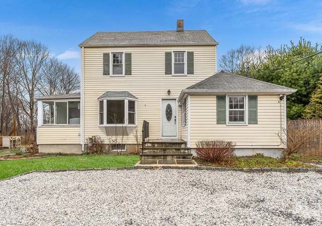 Property at 20 Georgetown Rd, Weston, CT 06883, 3 beds, 2 baths