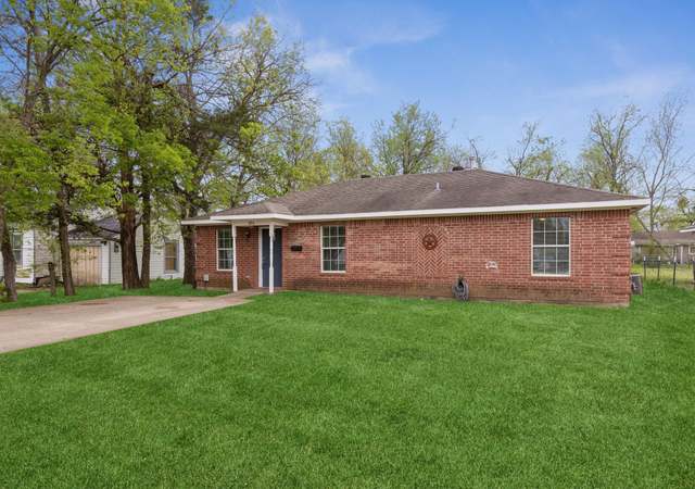 Property at 806 E College St, Terrell, TX 75160, 3 beds, 2 baths