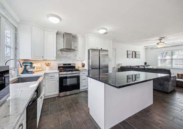 Property at 1013 Crane Dr, Euless, TX 76039, 3 beds, 1 bath