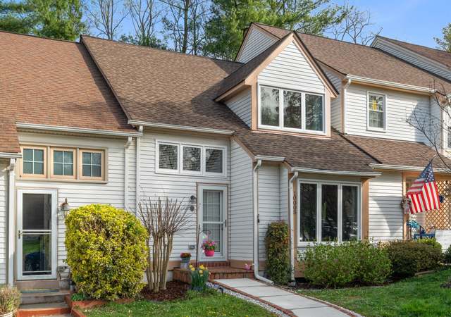 Photo of 10005 Beacon Pond Ln, Burke, VA 22015