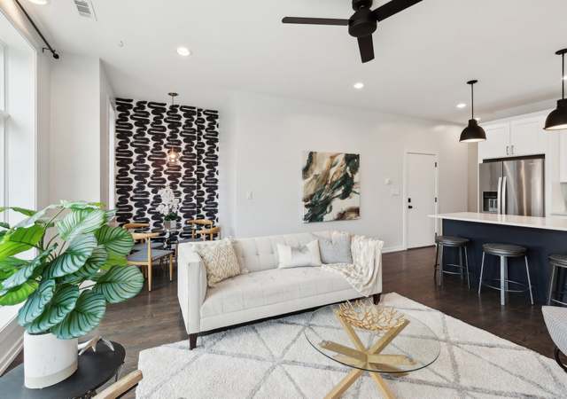 Property at 4400 S Prairie Ave #2, Chicago, IL 60653, 3 beds, 2 baths