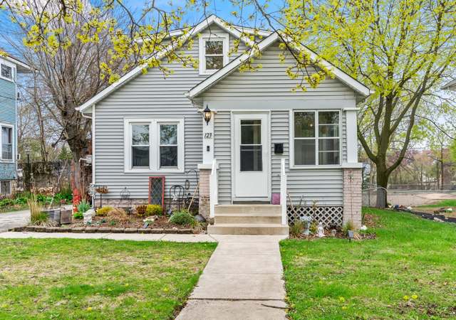 Property at 123 W York Ave, West Chicago, IL 60185, 3 beds, 1.5 baths