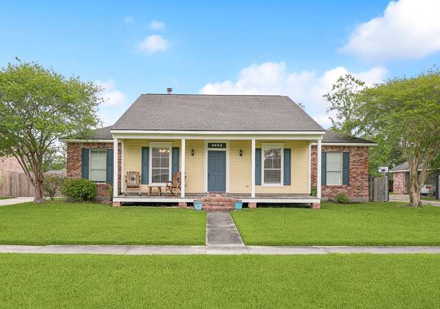 Property at 3983 Hemlock St, Zachary, LA 70791, 3 beds, 2.5 baths