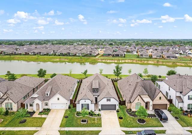 Property at 10215 Napier Dr, Rosharon, TX 77583, 4 beds, 4 baths