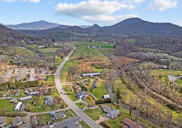 Photo of 1266 Crabtree Rd, Waynesville, NC 28785