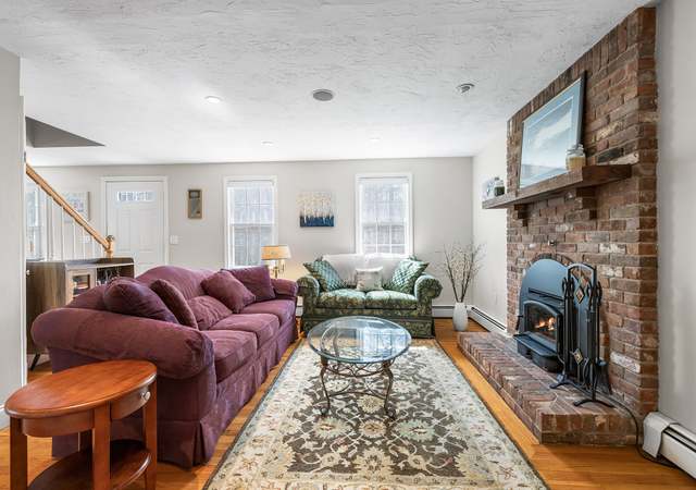 Photo of 23 Warren St, Upton, MA 01568
