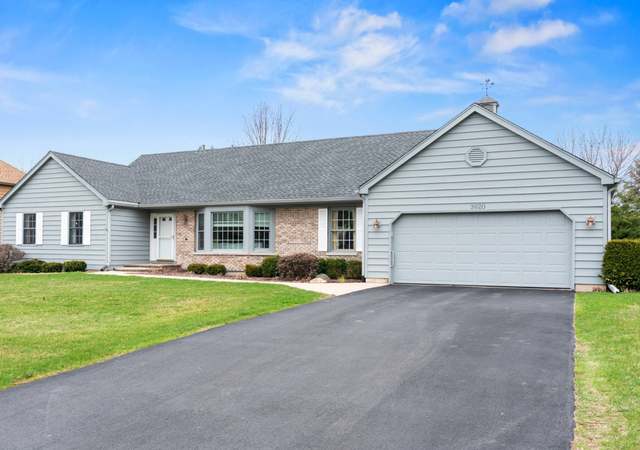 Property at 3620 Lakeview Dr, Algonquin, IL 60102, 3 beds, 2.5 baths