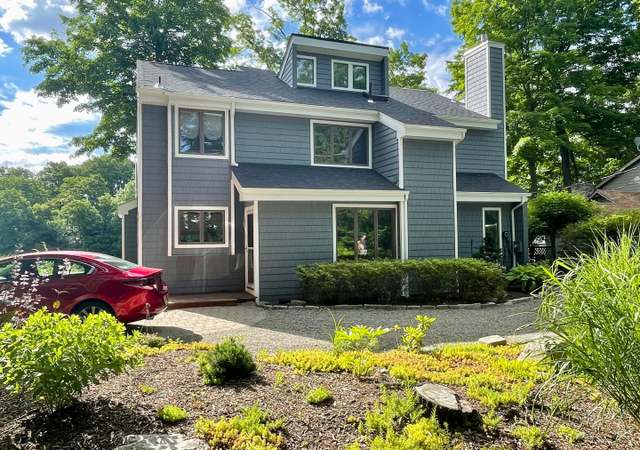 Photo of 302 W Lakeshore Dr, Highland Lakes, NJ 07422