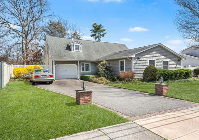 Property at 95 Hudson Ave, Brentwood, NY 11717, 3 beds, 2 baths
