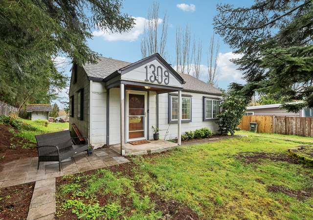 Property at 1309 S 208th St, Des Moines, WA 98198, 2 beds, 1 bath