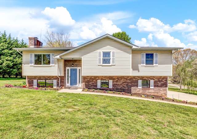 Property at 3102 Fairoaks Dr, Maryville, TN 37803, 4 beds, 3 baths