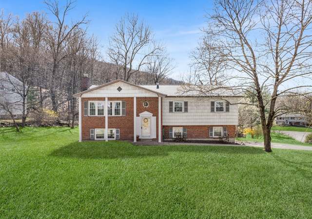 Property at 927 Mica Ct, Valley Cottage, NY 10989, 5 beds, 2.5 baths