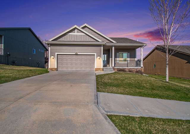 Property at 14404 S 20th St, Bellevue, NE 68123, 3 beds, 3 baths
