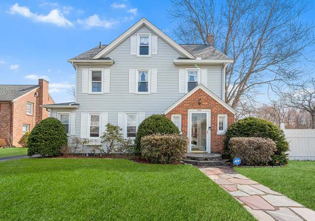 Property at 225 Gillette Ave, Springfield, MA 01118, 5 beds, 2.5 baths