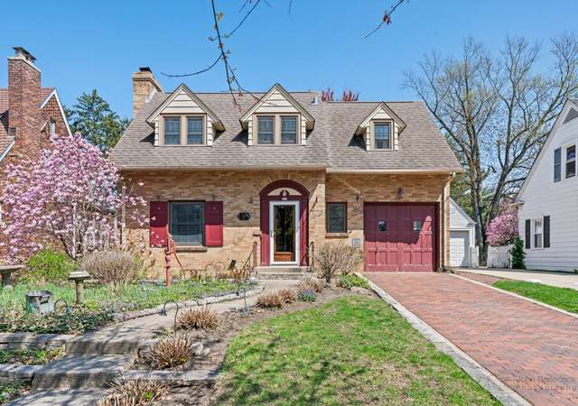 Property at 117 S William St, Mount Prospect, IL 60056, 3 beds, 2.5 baths